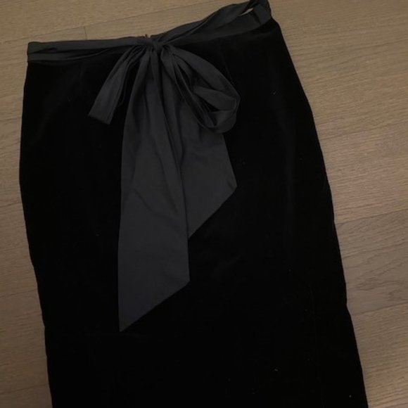 Theory Black Velvet Pencil Skirt with Bow - Picture 7 of 8